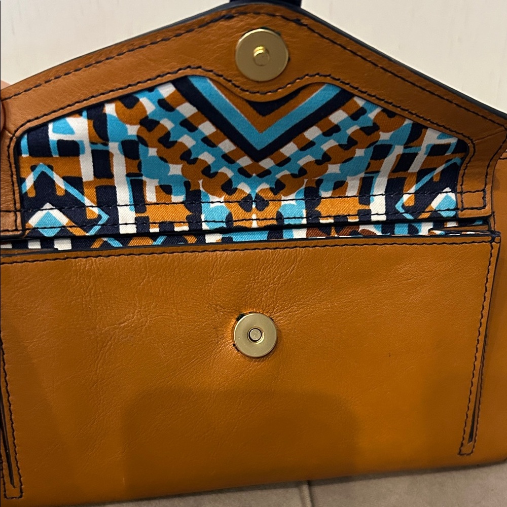 Vera Bradley Bozeman Wristlet in Brown Leather. - Picture 2 of 4